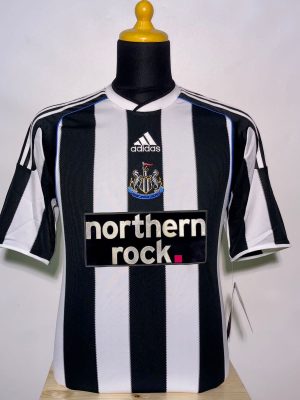 CLASSICSOCCERSHIRT.COM 2009 10 Newcastle United Home Adidas E84395 S (8)