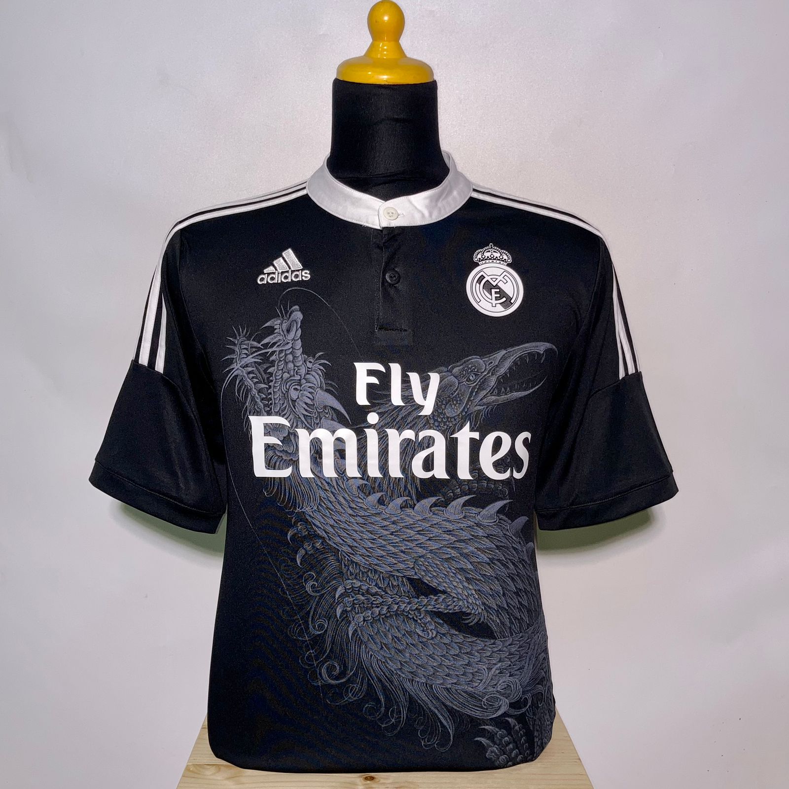 CLASSICSOCCERSHIRT.COM 2014 15 Real Madrid Third Adidas F49264 S (6)